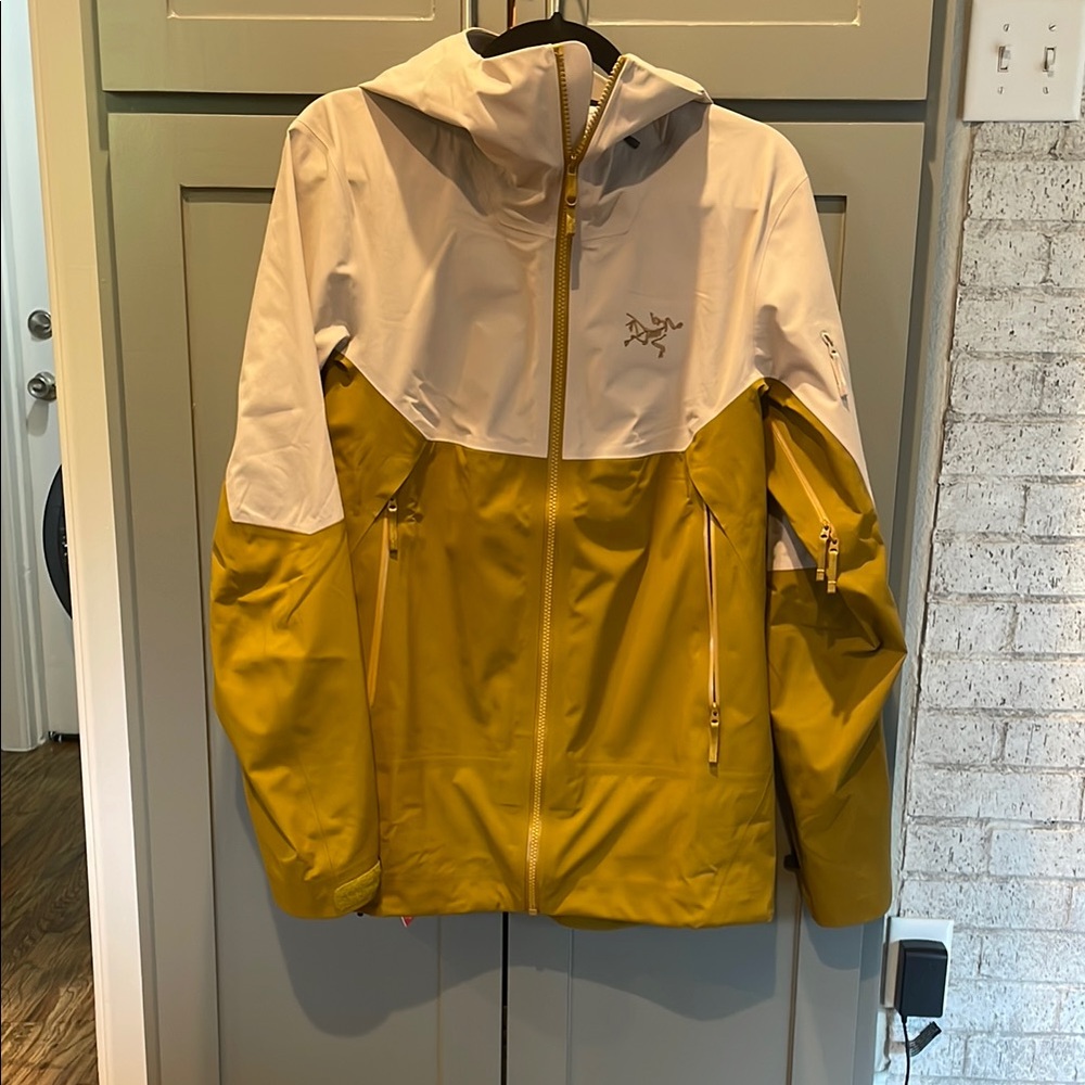 Women’s Arc'teryx Yellow and Blush Hooded Jacket